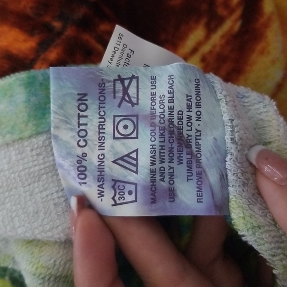 New Sunglasses beach towel - Picture 3 of 4